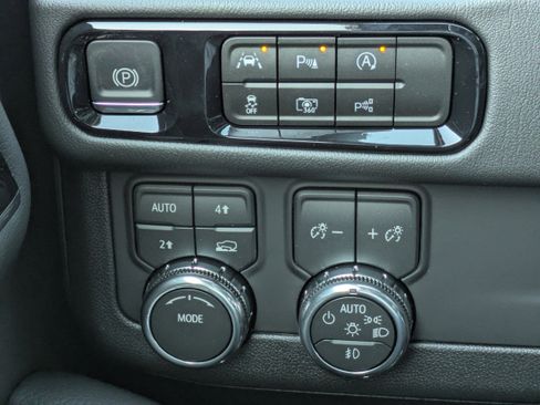 New 2026 GMC Yukon Denali w/ Sun & Power Step Package image 26