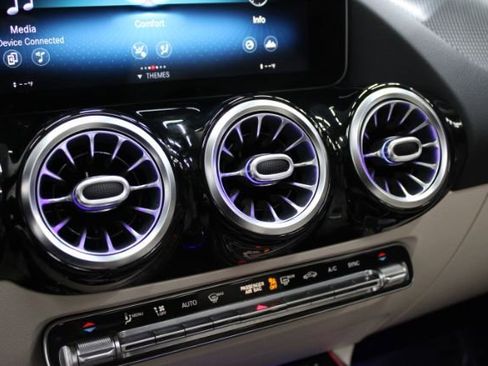 Used 2021 Mercedes-Benz GLA 250 w/ Premium Package image 18