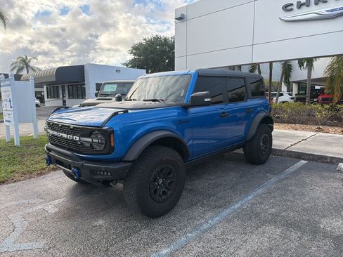 Used 2022 Ford Bronco Wildtrak image 2