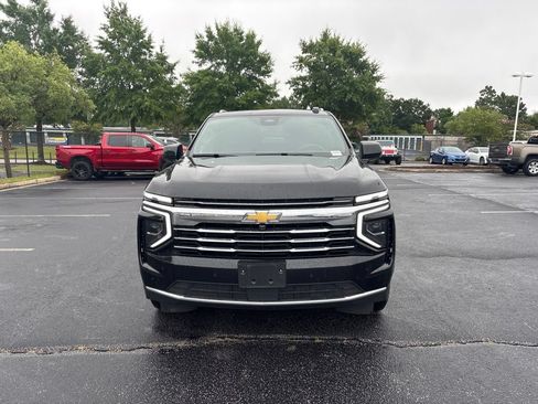 Used 2025 Chevrolet Suburban LT AWD/4WD image 9