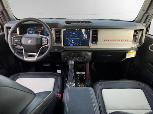 New 2026 Ford Bronco Outer Banks w/ Sasquatch Package AWD/4WD image 11