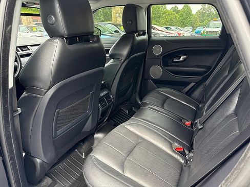 Used 2019 Land Rover Range Rover Evoque SE Premium image 12