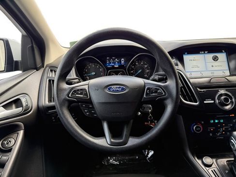 Used 2018 Ford Focus SEL FWD image 14