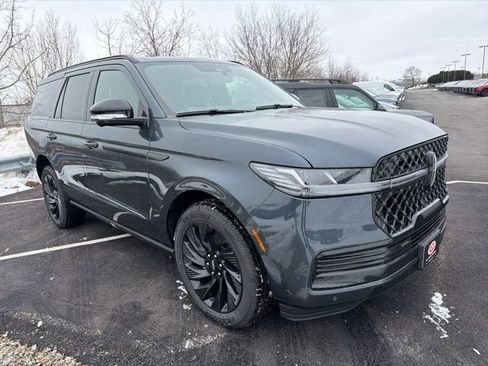 New 2026 Lincoln Navigator Reserve w/ Jet Appearance Package AWD/4WD image 1