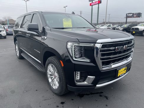Used 2021 GMC Yukon XL SLT w/ SLT Luxury Plus Package image 2