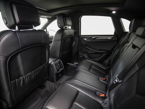 Used 2020 Porsche Macan image 20