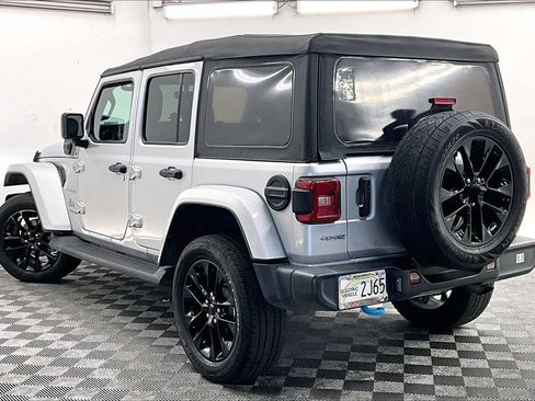 Used 2022 Jeep Wrangler Unlimited Sahara AWD/4WD image 10