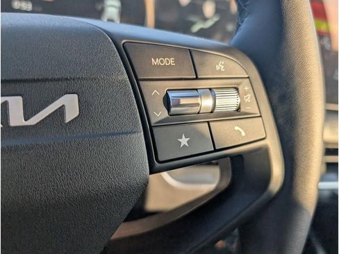 New 2025 Kia K4 EX image 18