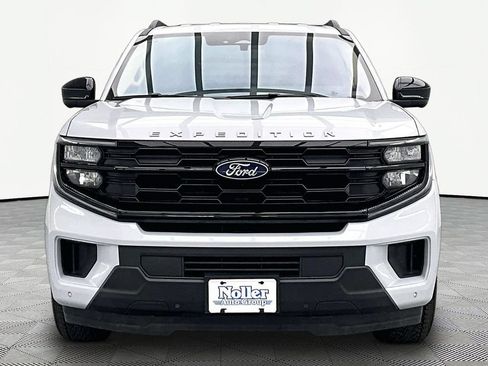 Certified 2025 Ford Expedition Active AWD/4WD image 3