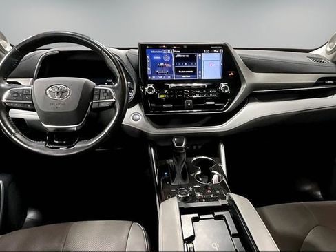 Used 2021 Toyota Highlander Limited AWD/4WD image 9