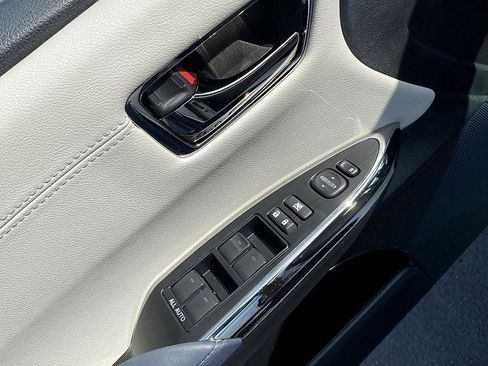 Used 2015 Toyota Avalon XLE image 10