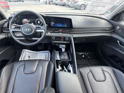 Used 2025 Hyundai Elantra Limited FWD image 17