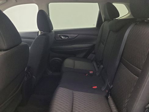 Used 2017 Nissan Rogue SV image 18