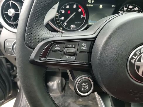 Used 2023 Alfa Romeo Giulia Veloce image 25