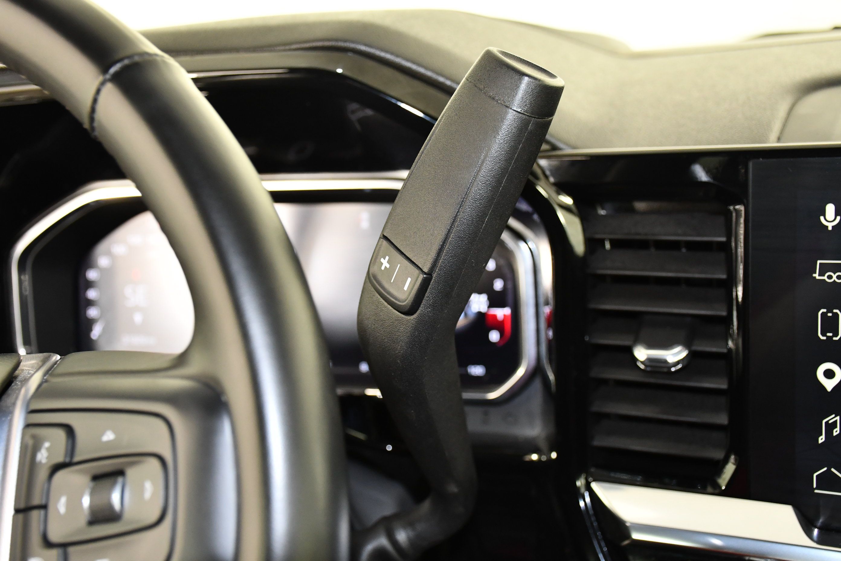Used 2026 GMC Sierra 1500 SLT AWD/4WD image 18