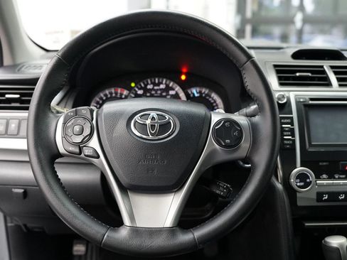 Used 2013 Toyota Camry SE w/ Leather Pkg FWD image 19