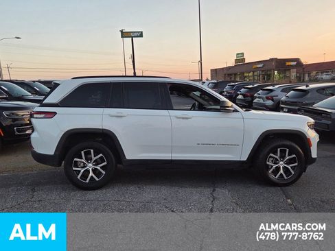 Used 2024 Jeep Grand Cherokee Limited AWD/4WD image 12