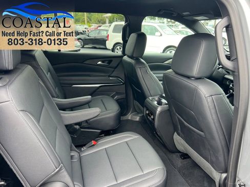 Used 2026 Chevrolet Traverse LT FWD image 16