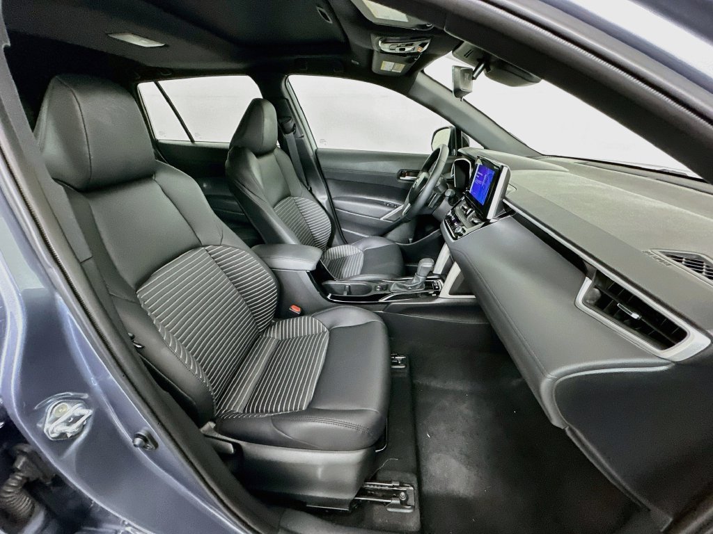 Used 2025 Toyota Corolla Cross AWD Hybrid w/ Convenience Package image 28