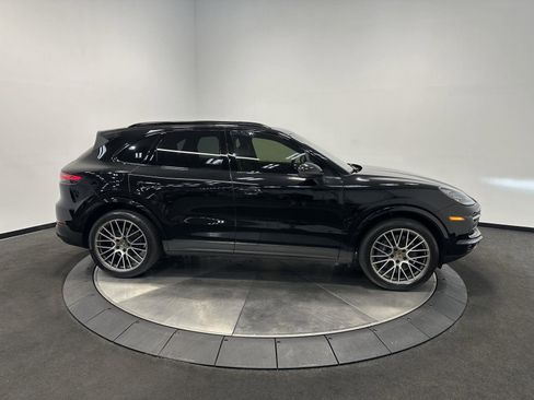 Used 2022 Porsche Cayenne Platinum Edition image 8