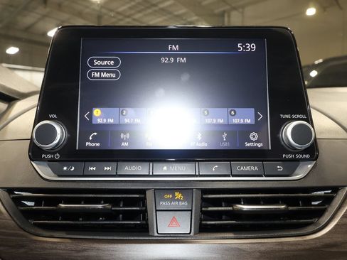Used 2025 Nissan Altima 2.5 SV AWD/4WD image 11