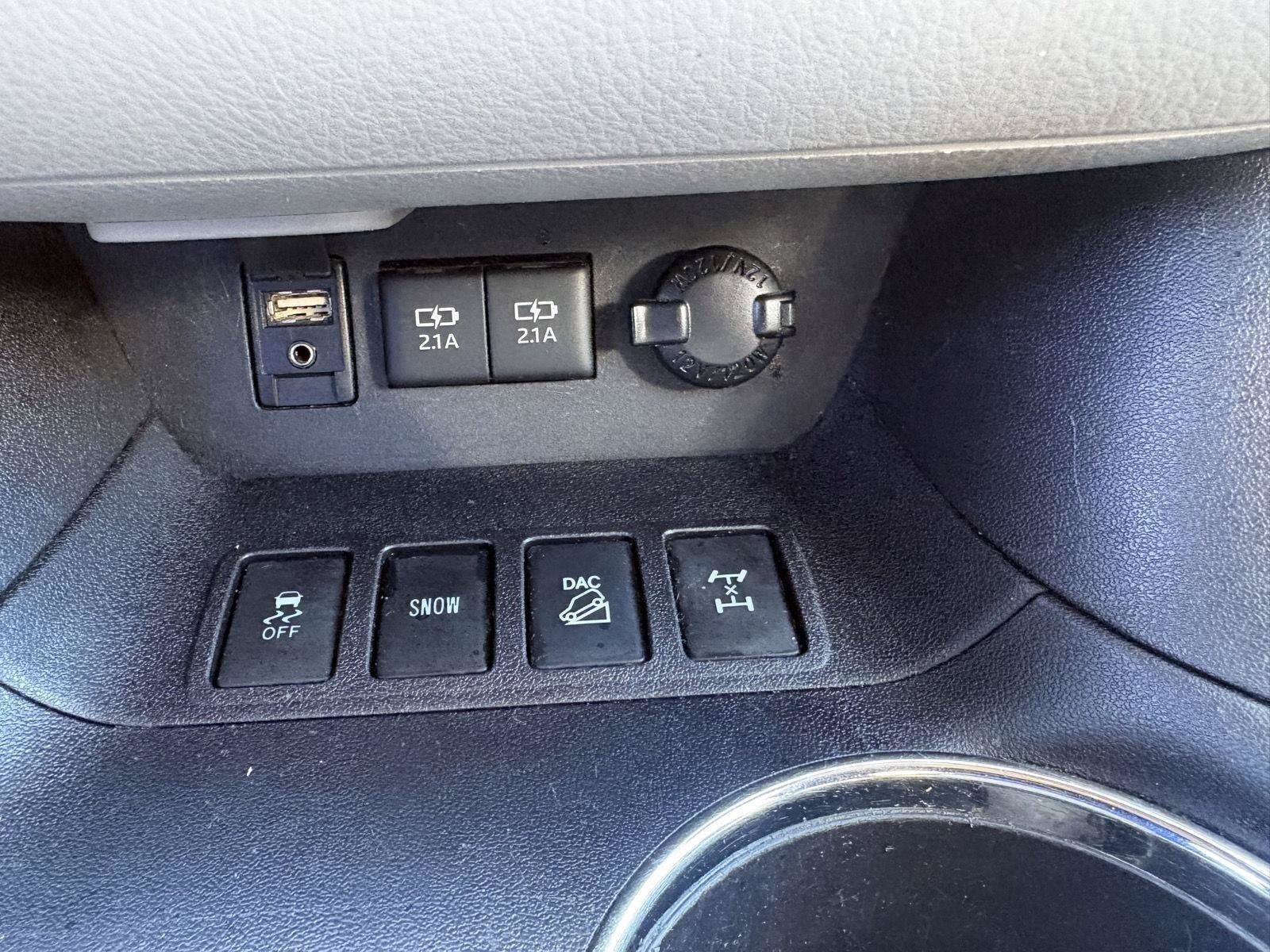 Used 2018 Toyota Highlander Plus AWD/4WD image 36