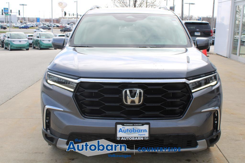Used 2023 Honda Pilot Touring image 2