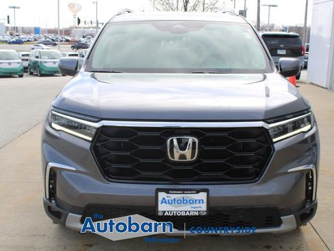 Used 2023 Honda Pilot Touring image 2