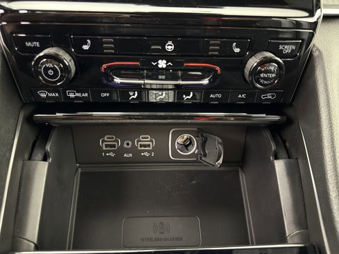 New 2025 Jeep Grand Cherokee Altitude image 24