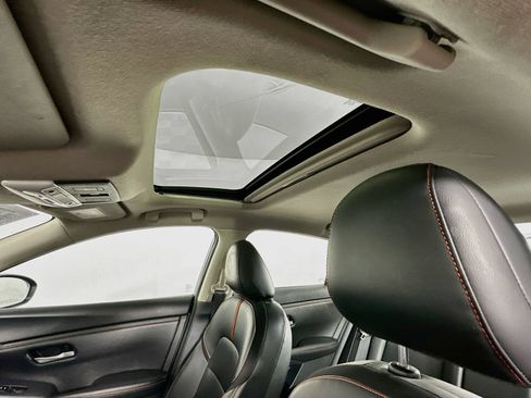 Used 2025 Nissan Sentra SR w/ SR Premium Package FWD image 22