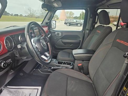 Used 2021 Jeep Wrangler Unlimited Rubicon w/ Cold Weather Group AWD/4WD image 9