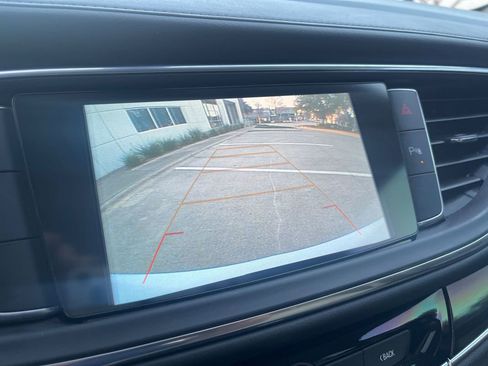 Used 2019 Buick Enclave Essence image 27