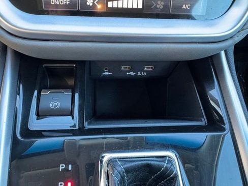 Used 2020 Subaru Outback Premium image 15