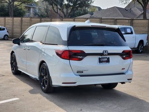 Used 2023 Honda Odyssey Sport image 3