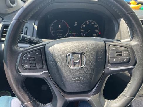 Used 2025 Honda Ridgeline Sport image 12
