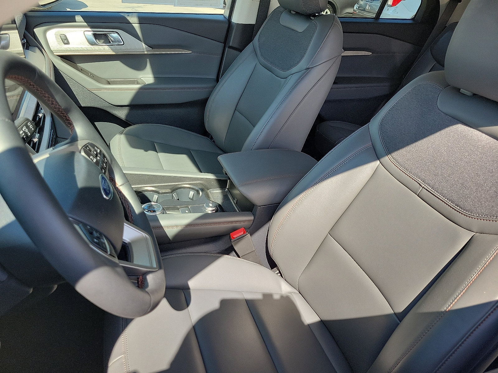 Used 2026 Ford Explorer Active w/ Active Comfort Package RWD image 6