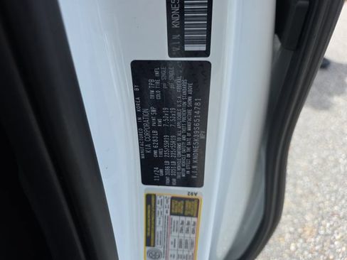 Used 2025 Kia Carnival SX FWD image 40