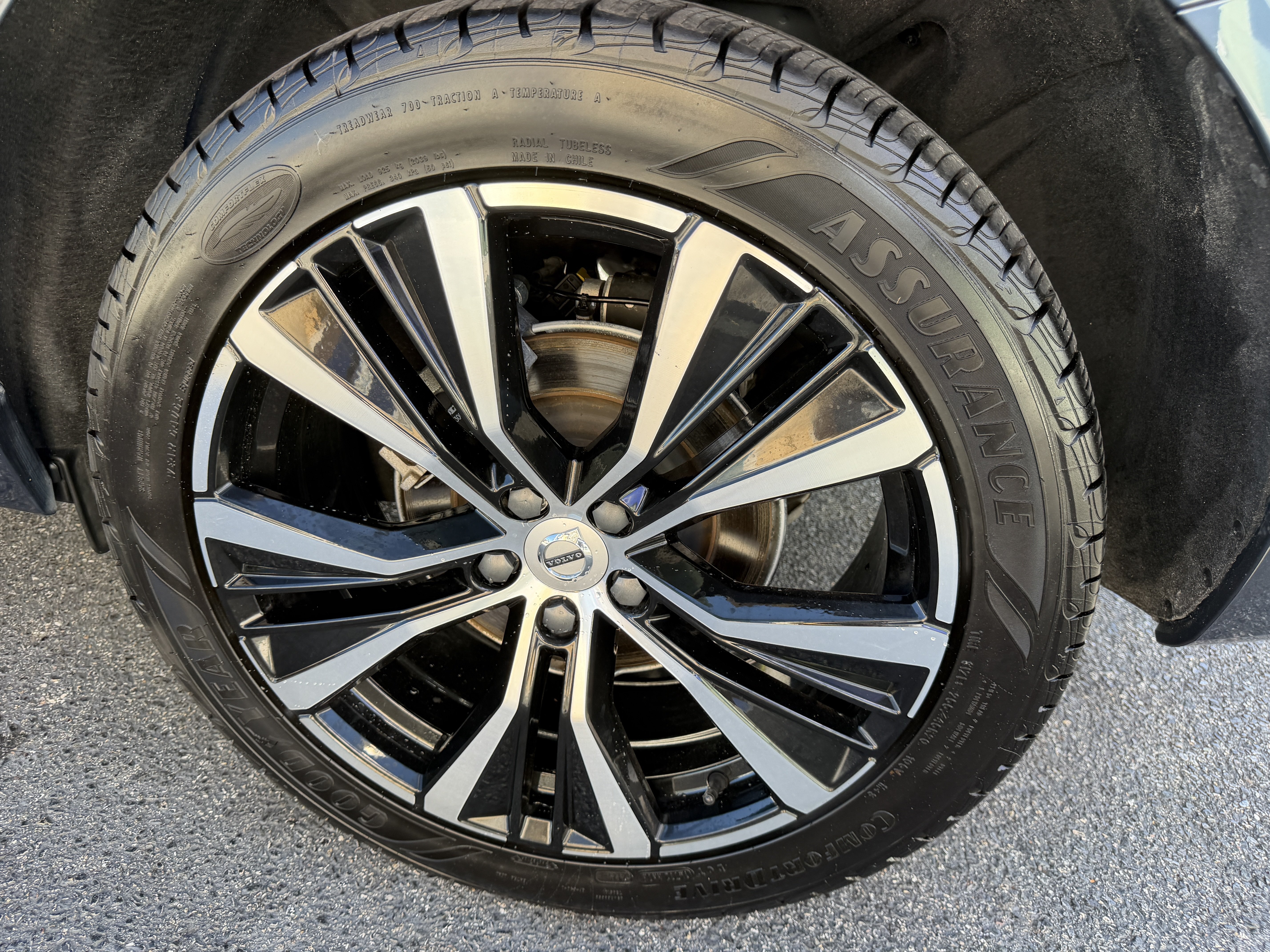 Certified 2024 Volvo XC60 B5 Plus w/ Protection Package Premier AWD/4WD image 32