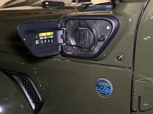Used 2024 Jeep Wrangler High Altitude AWD/4WD image 16