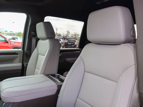 New 2026 GMC Sierra 3500 SLT image 9