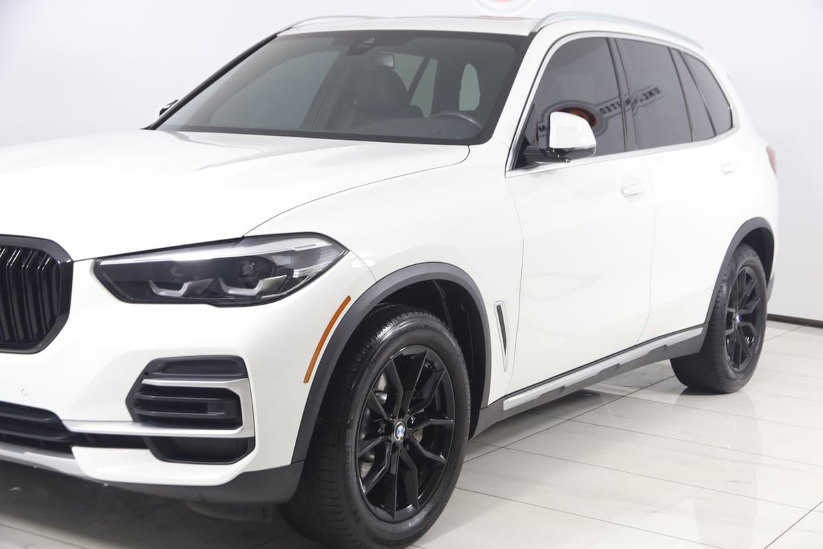 Used 2023 BMW X5 xDrive40i w/ Premium Package AWD/4WD image 54