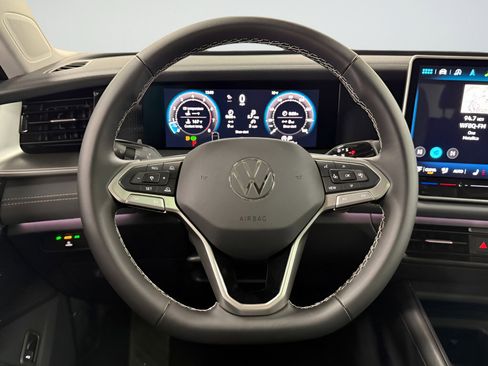 New 2025 Volkswagen Tiguan SE image 12