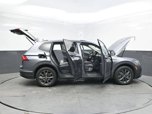Used 2023 Volkswagen Tiguan SE AWD/4WD image 43