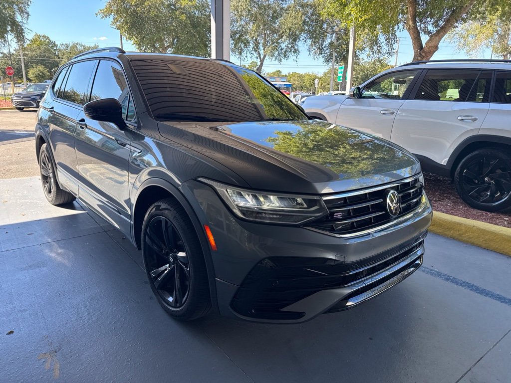 Used 2024 Volkswagen Tiguan SE R-Line FWD image 1