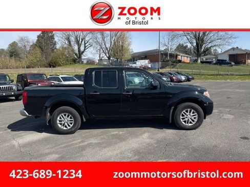 Used 2015 Nissan Frontier SV image 1