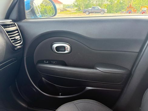 Used 2016 Kia Soul + w/ Designer's Package FWD image 20