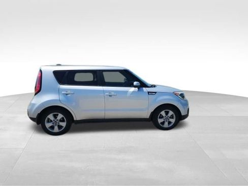 Used 2019 Kia Soul w/ Convenience Package FWD image 2