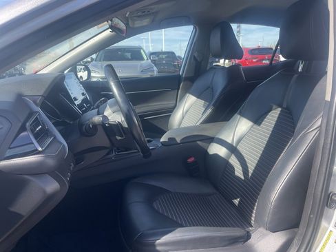 Used 2021 Toyota Camry SE image 9