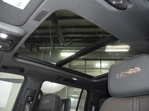 New 2026 Chevrolet Suburban High Country image 52