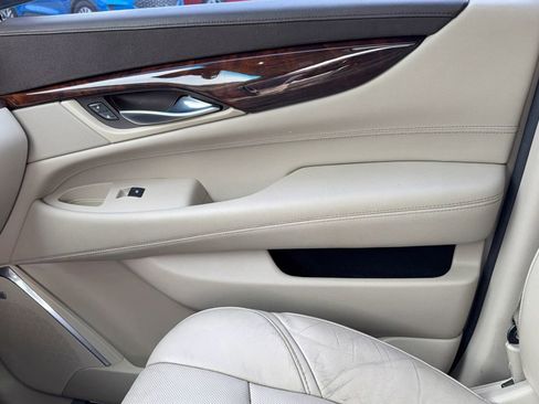 Used 2015 Cadillac Escalade Luxury image 26